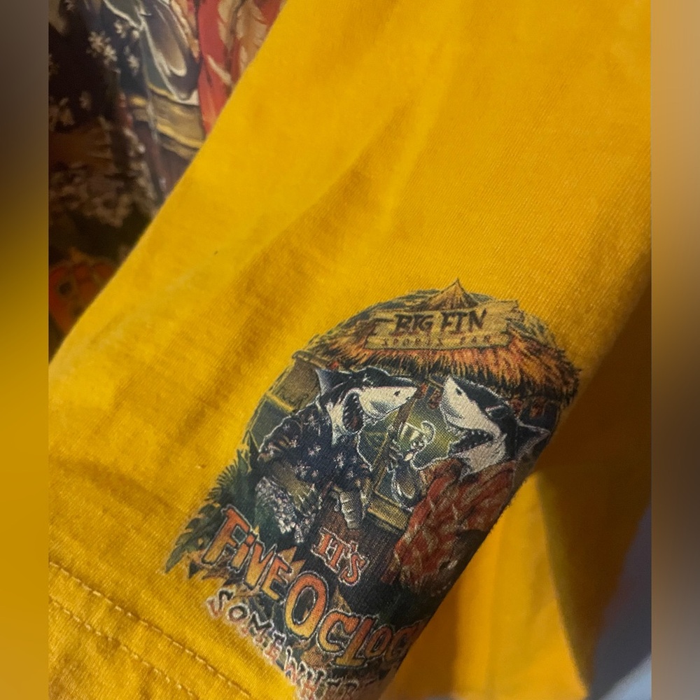 Big Fin Sports Bar Shark Graphic Tee 5X Yellow NWOT Funny Beach Tropical Shirt - Picture 3 of 5